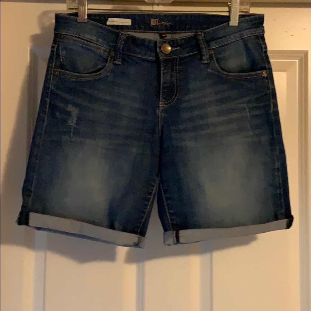 Kut from the Kloth “Catherine” Boyfriend Shorts